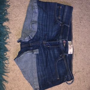 Hollister Short-Shorts Size 11 In good condition 98% cotton